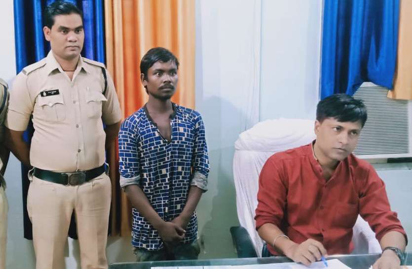 बारदाना दुकान में आग लगाकर हो गया था गायब, पांच से छह लाख का हुआ था नुकसान, पुलिस ने आरोपी को ऐसे पकड़ा बारदाना दुकान में आग लगाकर हो गया था गायब, पांच से छह लाख का हुआ था नुकसान, पुलिस ने आरोपी को ऐसे पकड़ा