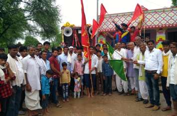 Padyatra ki dhoom, echoes cheer पदयात्राओं की धूम, गूंजे जयकारे