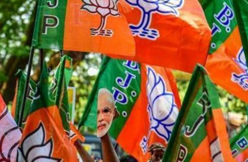 bjp भाजपा को लग सकता है बड़ा झटका, मंत्री का दावा- कांग्रेस के पक्ष में आएंगे 8 बीजेपी विधायक