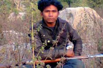 dacoit Kidnapping Babuli Cole 50 लाख दो और अपने भाई को ले जाओ नहीं तो... 6 लाख के इनामी डकैत बबुली कोल का बीहड़ से फरमान