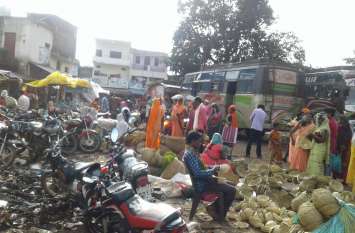 Illegal occupation at Samnapur bus stand समनापुर बस स्टैण्ड में अवैध कब्जा