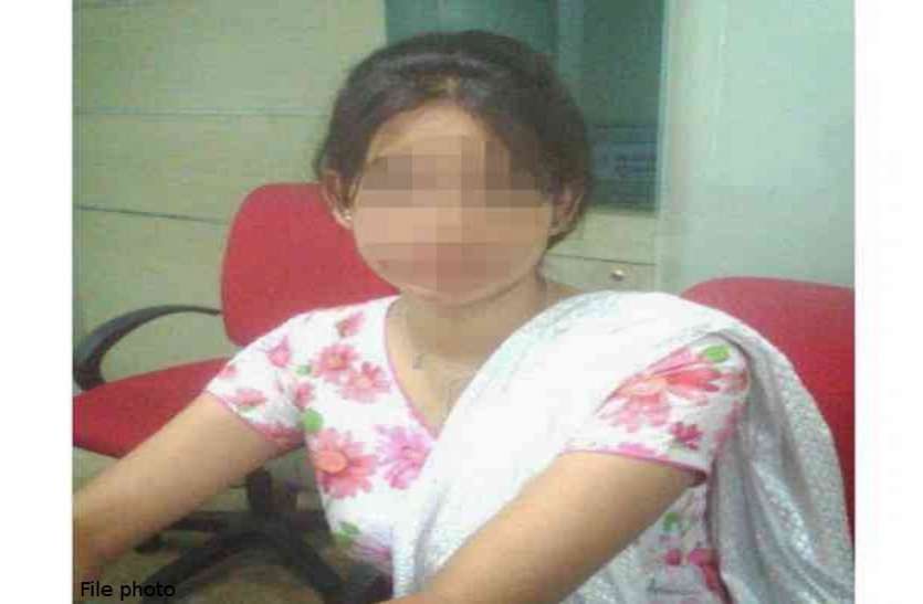 raped woman तलाकशुदा महिला का 2 साल तक करता रहा बलात्कार, लिफ्ट देने के बहाने हुई थी मुलाकात