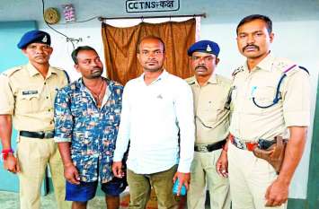 Hooliganism in filmy Bollywood style in Kanker Chhattisgarh फिल्मी स्टाइल में गुंडों ने लोहे की राड से किया जानलेवा हमला, वीडियो हुआ वायरल