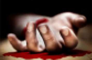 Crime: Husband cut his hand vein एक साल पहले गुस्सा होकर मायके चली गई थी पत्नी, कई बार बुलाने के बाद भी नहीं लौटी तो पति ने कर लिया ये