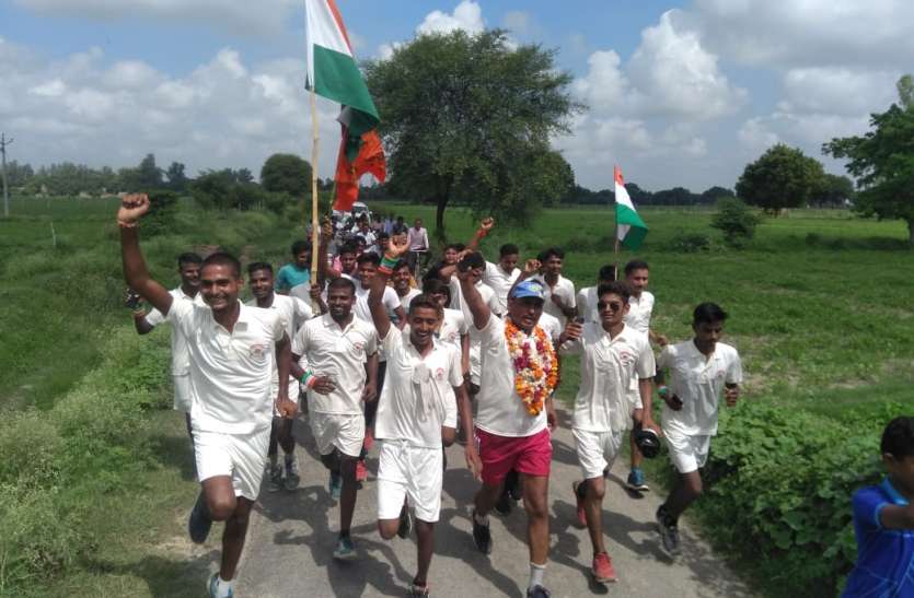 युवा सेना ने यूनिटी फार रन रायबरेली में भारत छोड़ो आंदोलन 78वी वर्षगांठ पर जयहिंद युवा सेना ने यूनिटी फार रन का किया गया आयोजन