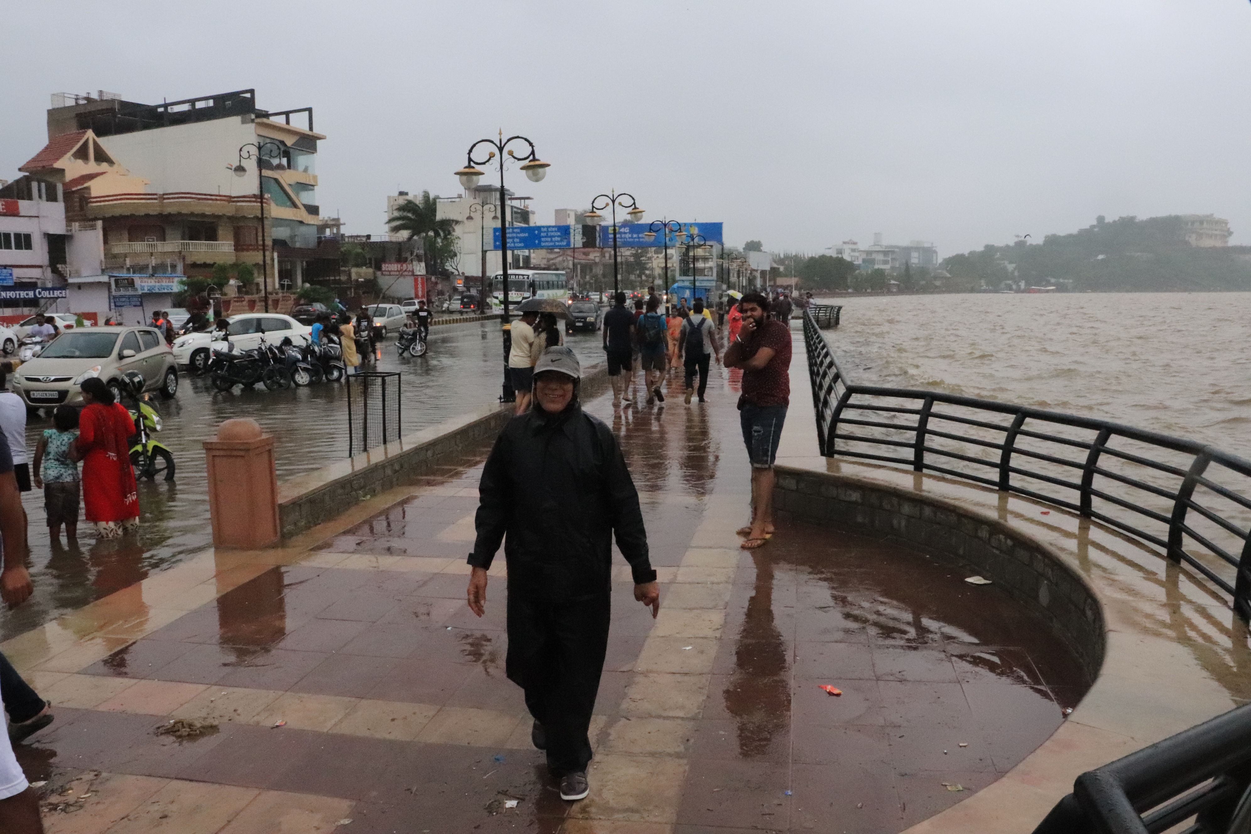 Rain in ajmer: rain stop, peoples get relief Rain in ajmer: कुछ थमी आफत की बारिश, मंडराए बादल
