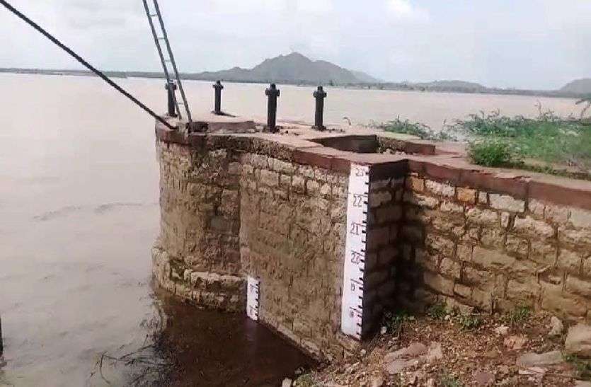jalore-rain-bhadrajoon बांकली बांध में बढ़ रहा गेज, रपट पर तीन फीट पानी