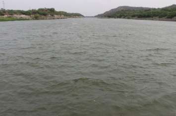 double the water use in supply then recieve in rain जितना पानी जलस्रोतों में आया उससे दो गुना पेयजल सप्लाई में चला जाएगा