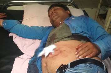 Ambikapur crime: Knife attack by young man father on women brother महिला दुकानदार के चेहरे पर युवक ने छोड़ा सिगरेट का धुआं, थप्पड़ जड़ा तो मच गया बवाल, पिता ने पेट में घुसेड़ दिया चाकू
