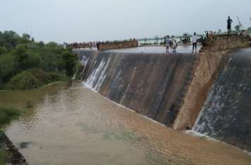Asia's largest crude dam Morel Spill After 21 years आखिर 21 साल बाद छलका एशिया का सबसे बड़ा कच्चा बांध, मोरेल बांध में चली चादर