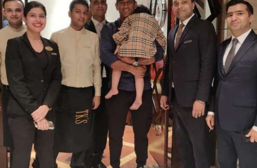 Mahendra Singh Dhoni सेना के साथ वक्त बिताकर वापस लौटे महेंद्र सिंह धोनी