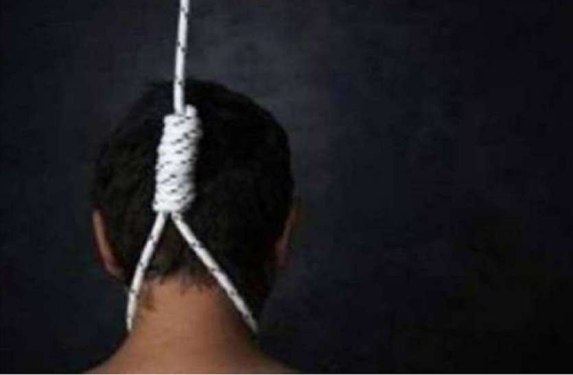 उत्तर प्रदेश पुलिस UPP:थाने की बैरक में लटका मिला पुलिसकर्मी का शव , मचा हड़कंप