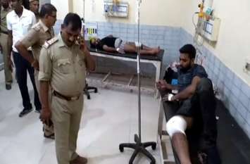 Two d9 gang miscreants Shot in Police Encounter at Mau पुलिस मुठभेड़ में डी-9 गिरोह के दो बदमाशों को लगी गोली, दो फरार