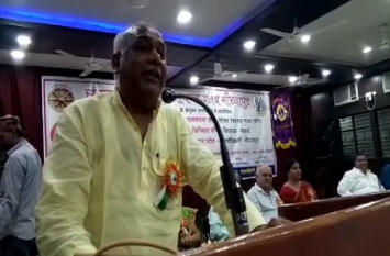 Bjp Mp Ram sakal Kajri song Viral on social Media जब बीजेपी सांसद ने मंच से गाया कजरी, झूम उठे श्रोता, वीडियो तेजी से हो रहा वायरल