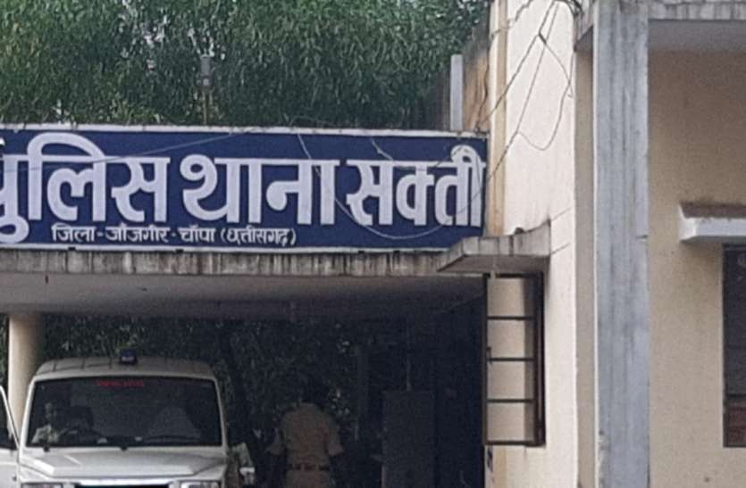 आठ लाख रुपए की लूट मामले में आया नया मोड़, कीटनाशक दवा व्यवसायी ने ये कहा... आठ लाख रुपए की लूट मामले में आया नया मोड़, कीटनाशक दवा व्यवसायी ने ये कहा...