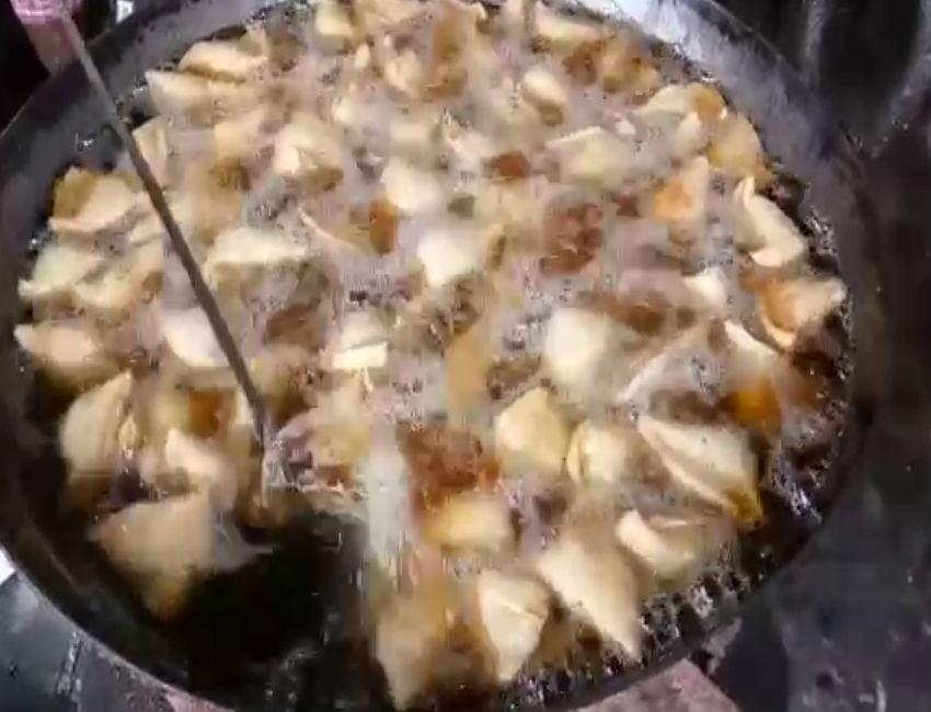 famous samosa of radharani recipe राधारानी का मशहूर समोसा, जानिये किस तरह होता है तैयार