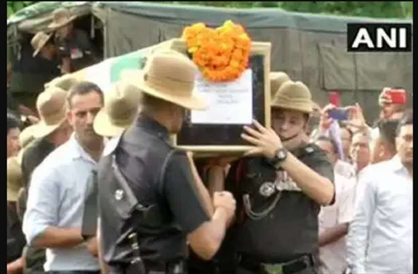 Salute to Sandeep, teary eyes संदीप की शहादत का सलाम, छलके आंखों से आंसू