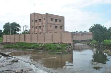 Sewage treatment plant will have to be shifted to avoid flood treatment plant news : बाढ़ से बचाने शिफ्ट करना होगा सीवेज ट्रीटमेंट प्लांट