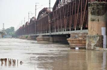 Delhi flood yamuna river water level hike hatnikund दिल्ली पर मंडराया बाढ़ का खतरा, लगातार बढ़ रहा यमुना का जलस्तर