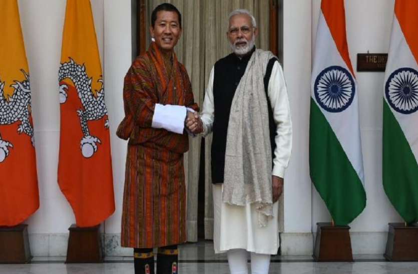 pm modi भूटान के पीएम लोटे शेरिंग बोले- डोकलाम विवाद का हल सिर्फ बातचीत से संभव