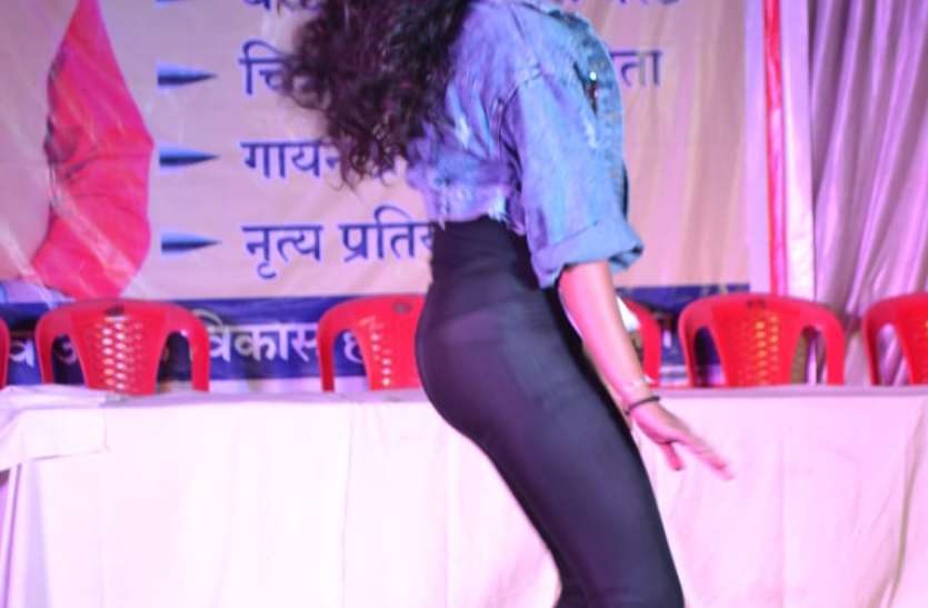 Youth Katni organized competitions प्रतिभागियों ने मंच से डांस, सिंगिंग में मचाया धमाल...