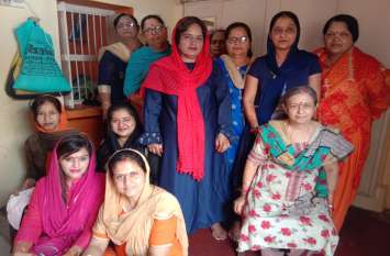 Sindhi community women keep Teejdi fast Religious news: करवा चौथ की तर्ज पर महिलाओं ने अखंड सौभाग्य के लिए रखा ये व्रत, देखें वीडियो