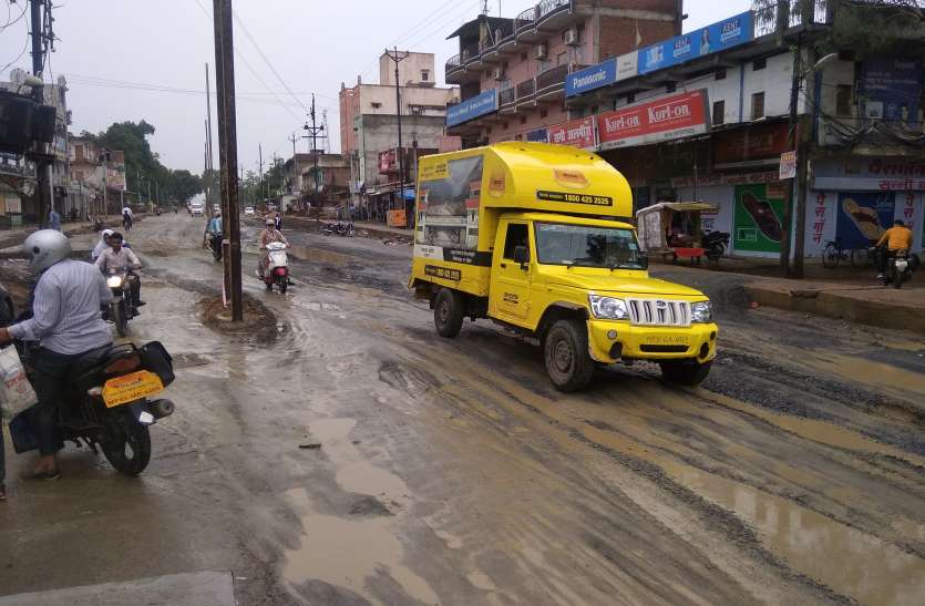 Contractor not getting laborers, road construction work stuck ठेकेदार को नहीं मिल रहे मजदूर, सडक़ निर्माण का कार्य अटका