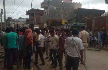 Villagers troubled bad odor, return garbage vehicles of municipality दुर्गंध से परेशान आक्रोशित ग्रामीणों ने नगर पालिका के कचरा वाहन लौटाया, मचा हड़कंप, जानें क्या है वजह
