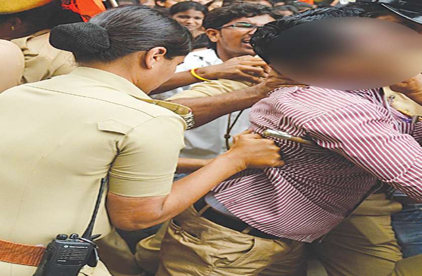 CG POLICE थाने के अंदर महिला ASI से मारपीट, बस इतनी सी बात पर बिगड़ गया फरियादी, देखते रह गए जवान