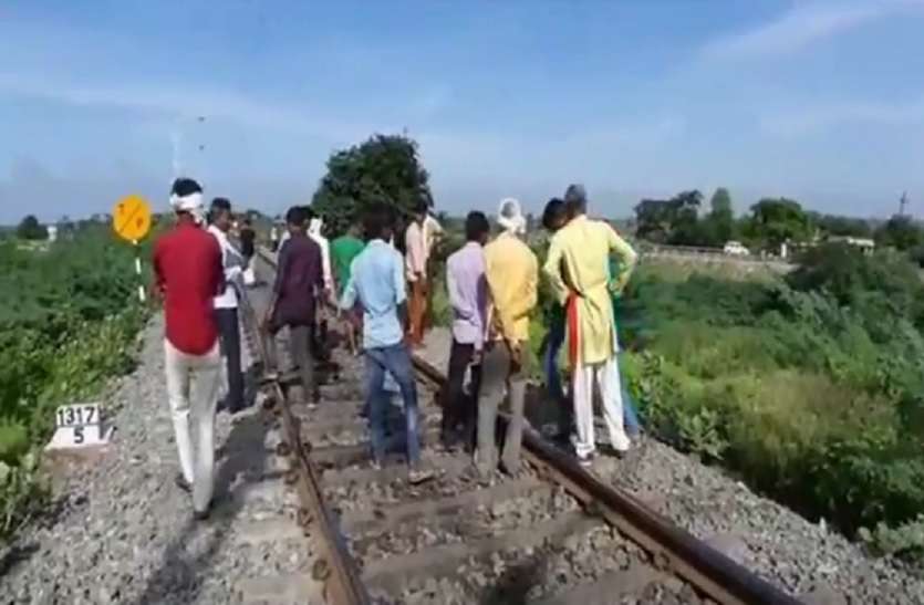 Lover couple suicide in banda up प्रेमी जोड़े ने ट्रेन के आगे कूदकर दी जान, रक्षाबंधन पर मायके आई थी प्रेमिका
