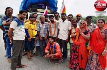 Baba Ramdevra's walk on highway of Pali गूंजने लगे बाबा के जयकारे, उमड़ रहा आस्था का सैलाब