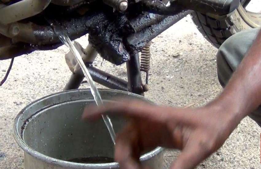 water drain out from bike