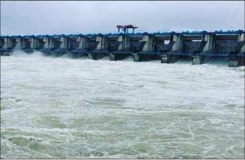 Bisalpur dam gates open after 3 pm siren played heavy rain rajasthan बीसलपुर बांध पर बजा सायरन, कुछ ही देर में खोलेंगे गेट, देखने के लिए उमड़ा हुजूम