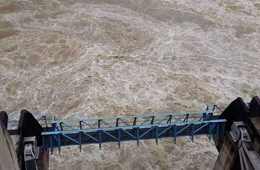 Bisalpur Dam Bisalpur Dam: बीसलपुर बांध के खोले 2 गेट पहले की पूजा अर्चना, प्रशासन ने 54 गांवों में जारी किया अलर्ट