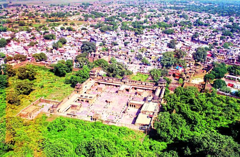 raja maan singh tomar jayanti celebration in gwalior राजा मानसिंह तोमर जयंती : 700 साल पहले 300 फीट ऊंचे पहाड़ पर कला-संस्कृति के अद्भुत रूप रचे राजा मानसिंह ने