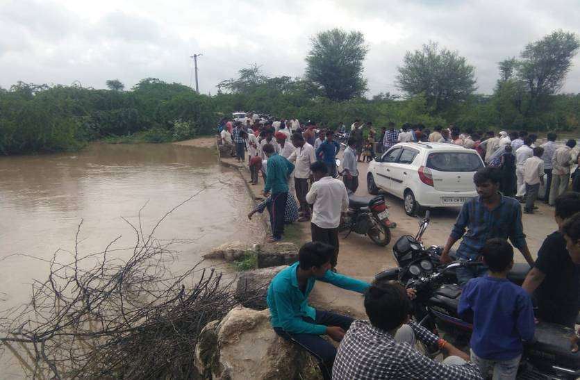 Road closed due to rainy water