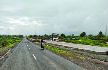 bhopal-biaora four lane : new roads will be built from asphalt bhopal-biaora four lane : अब डामर से ही बनेंगे नये रोड, भोपाल-ब्यावरा फोरलेन पर भी डामर