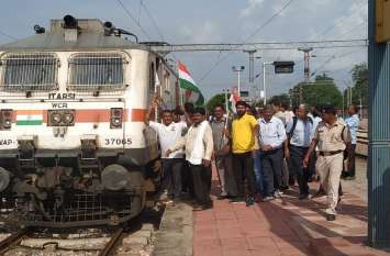 Staff down in Delhi, set up Gangapur दिल्ली का स्टाफ उतारा, गंगापुर का बिठाया