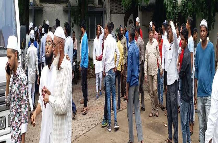 surat photo दो साल के बच्चे की पानी के ड्रम में डूबने से मौत