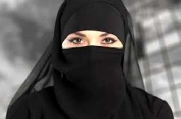 husband beating wife and give teen talaq demand for dowry in ghaziabad बेटी के नामकरण पर पति ने की ऐसी डिमांड, पत्नी के पूरा न करने पर दे दिया Teen Talaq