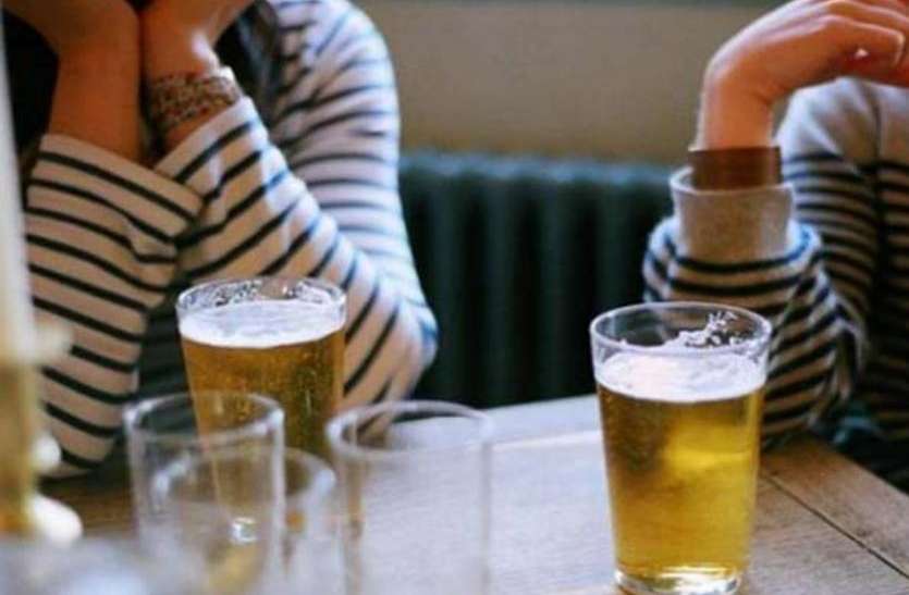 wine Money for alcohol- आप चौंके सकते हैं, यहां शराब पीने के लिए खुलेआम मांगते हैं पैसे, नहीं देने पर पीटते हैं