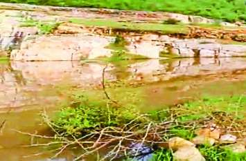 No one goes to the closed mine filled with water Drew to death there पानी भरी बंद खान में कोई जाता नहीं...वहां खींच लाई मौत