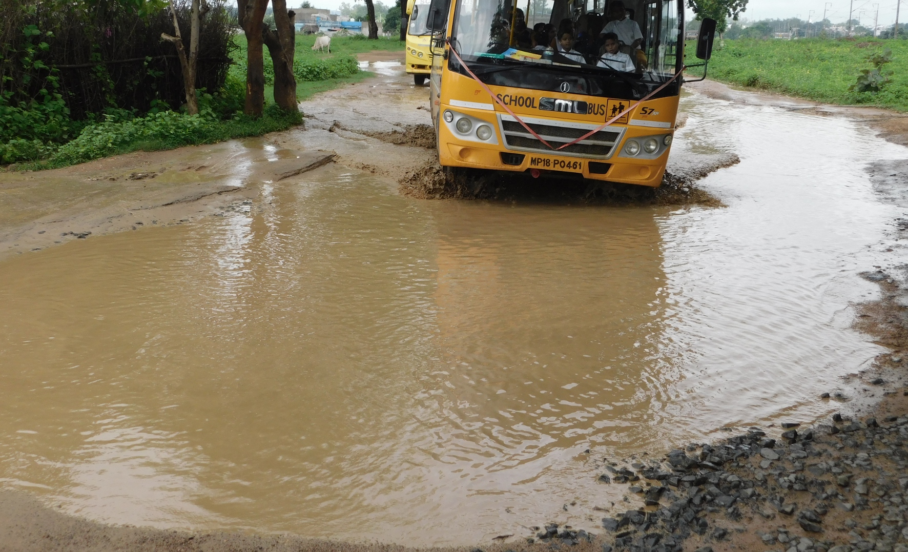 Traffic interrupted for four hours चार घंटे रहा यातायात बाधित