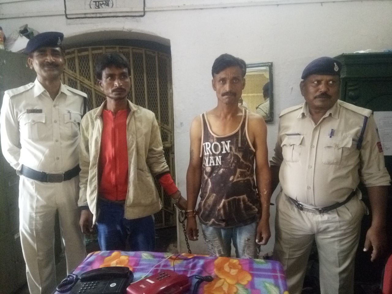 Two accused caught planning a robbery in trains ट्रेनों में चोरी का प्लान बनाते दो आरोपी पकड़ाए