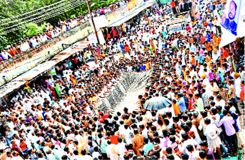 Mahadev comes out of Thatchbat, thousands of devotees gathered to welc ठाठबाट से निकले महादेव, स्वागत में उमड़े हजारों श्रद्धालु
