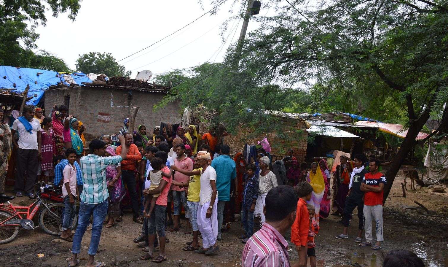 डूब पभावितों का कहना था कि पहले पुनर्वास करों, फिर यहां से हटेंगे।