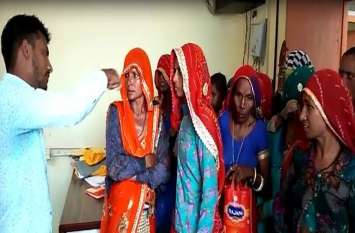 women alleges to met in sikar महिलाओं ने मेट पर लगाए गंभीर आरोप, पांच घंटे तक किया प्रदर्शन