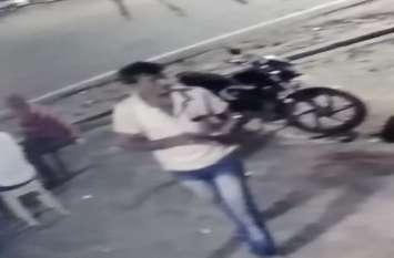 Purse theft, CC TV footage showing truth Read full news-पर्स चोरी को लेकर देर रात हुआ हंगामा, सीसी टीवी फुटेज दिखा सच