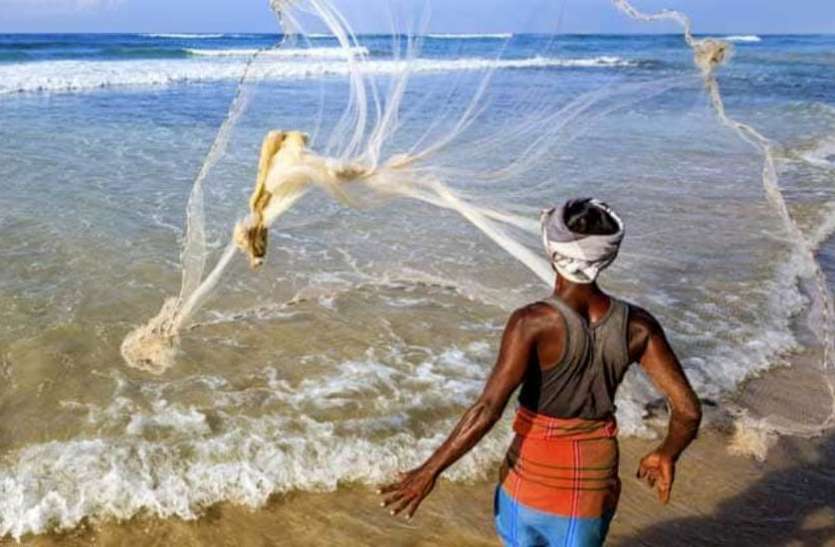 fisherman.jpg किसानों की तरह अब मछुआरों को बिना ब्याज के ऋण और बिजली बिल की छूट