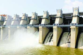 Water being released continuously, watch video लबालब माचागोरा बांध से लगातार छोड़ा जा रहा पानी, देखिए वीडियो